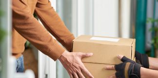 Poškodovan ali izgubljen paket? ZPS pojasnjuje, kdo odgovarja