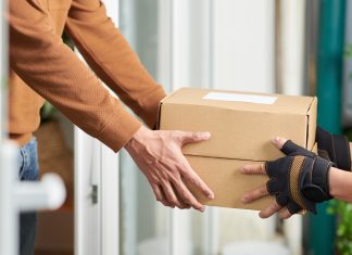 Poškodovan ali izgubljen paket? ZPS pojasnjuje, kdo odgovarja