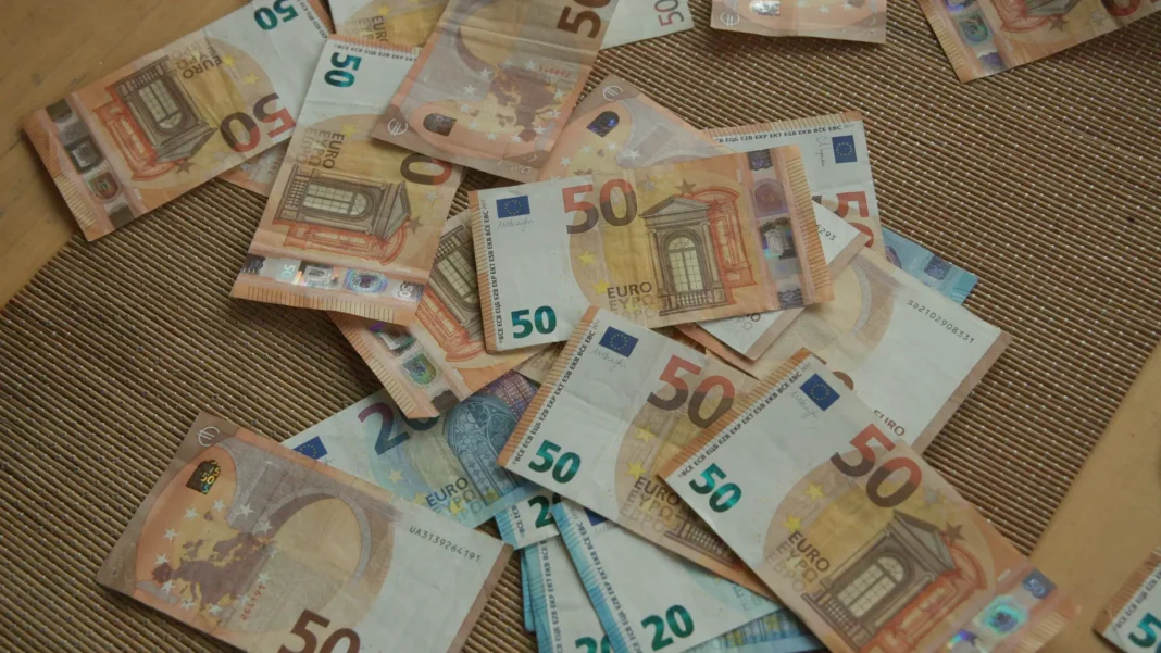FURS z okrepljenimi ukrepi proti neplačnikom glob FURS z okrepljenimi ukrepi proti neplačnikom glob