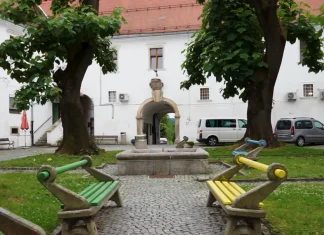 Otvoritev varovanega oddelka prenovljenih apartmajev v SVZ Hrastovec Negotova prihodnost gradu Hrastovec po izselitvi stanovalcev