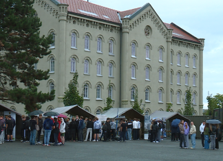 V Mariboru se je zbralo okoli 2.000 obveznikov: Spoznavanje vojaške dolžnosti